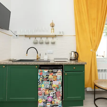 Unique With Free Parking In Only 500m From The By Renters Daire