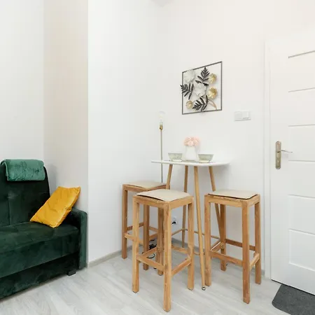 Unique With Free Parking In Only 500m From The By Renters Daire *