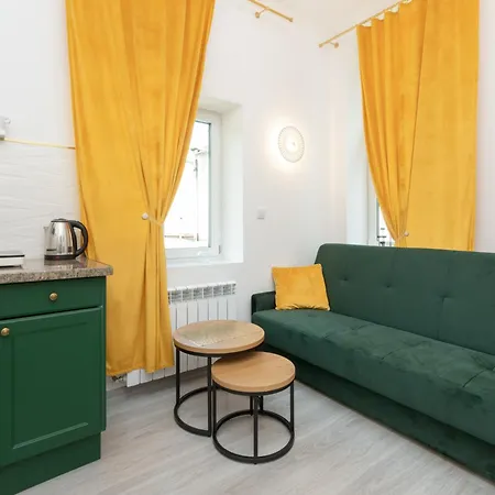 Unique With Free Parking In Only 500m From The By Renters Daire *
