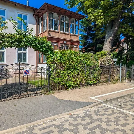 Unique With Free Parking In Only 500m From The By Renters *