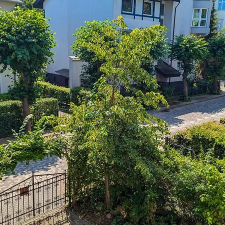 Unique With Free Parking In Only 500m From The By Renters *