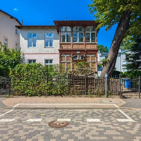 Unique With Free Parking In Only 500m From The By Renters *